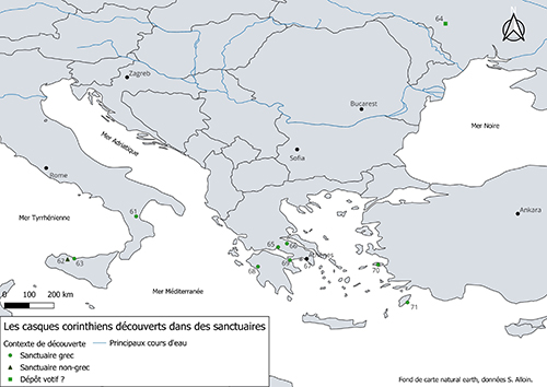 Mapa que muestra los lugares de descubrimiento de cascos corintios en santuarios de la región del mar Adriático y el mar Egeo con diferentes símbolos para contextos de descubrimiento.

Descripción generada con IA