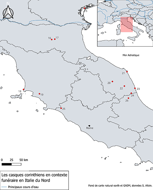 Mapa que muestra la ubicación de cascos corintios en contextos funerarios en el norte de Italia con un recuadro que indica la región en un mapa más amplio.

Descripción generada con IA